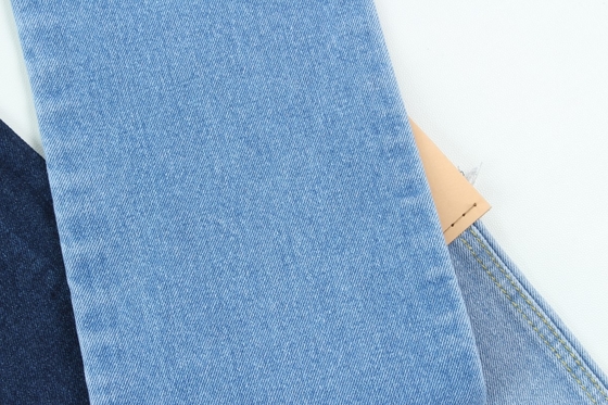 9000 Yards 13 Oz TC Denim Fabric Trong Màu Xanh Đen